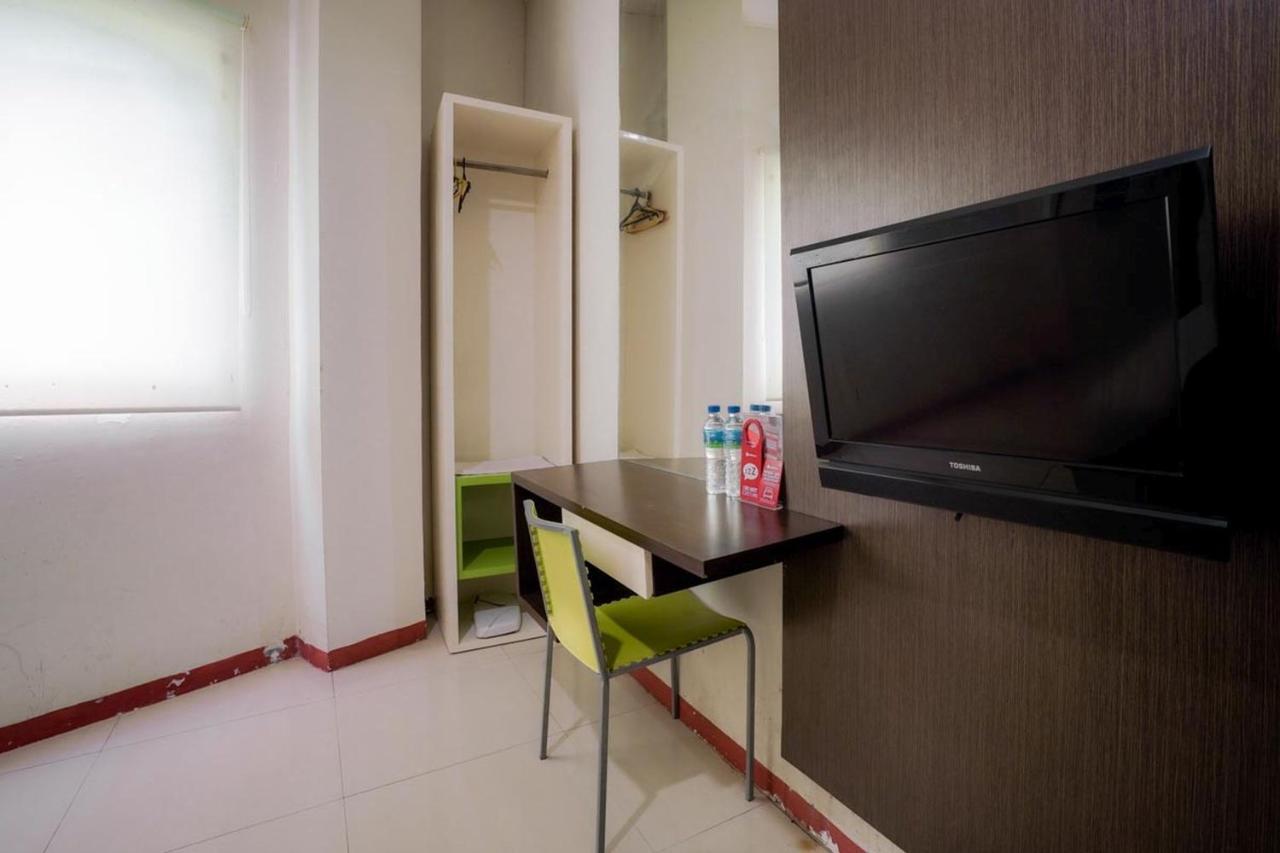 RedDoorz near Pantai Pede Hotel Labuan Bajo Buitenkant foto